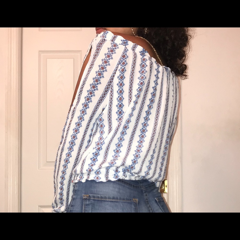 Patterned Long Sleeve🛍 - Picture 2 of 2
